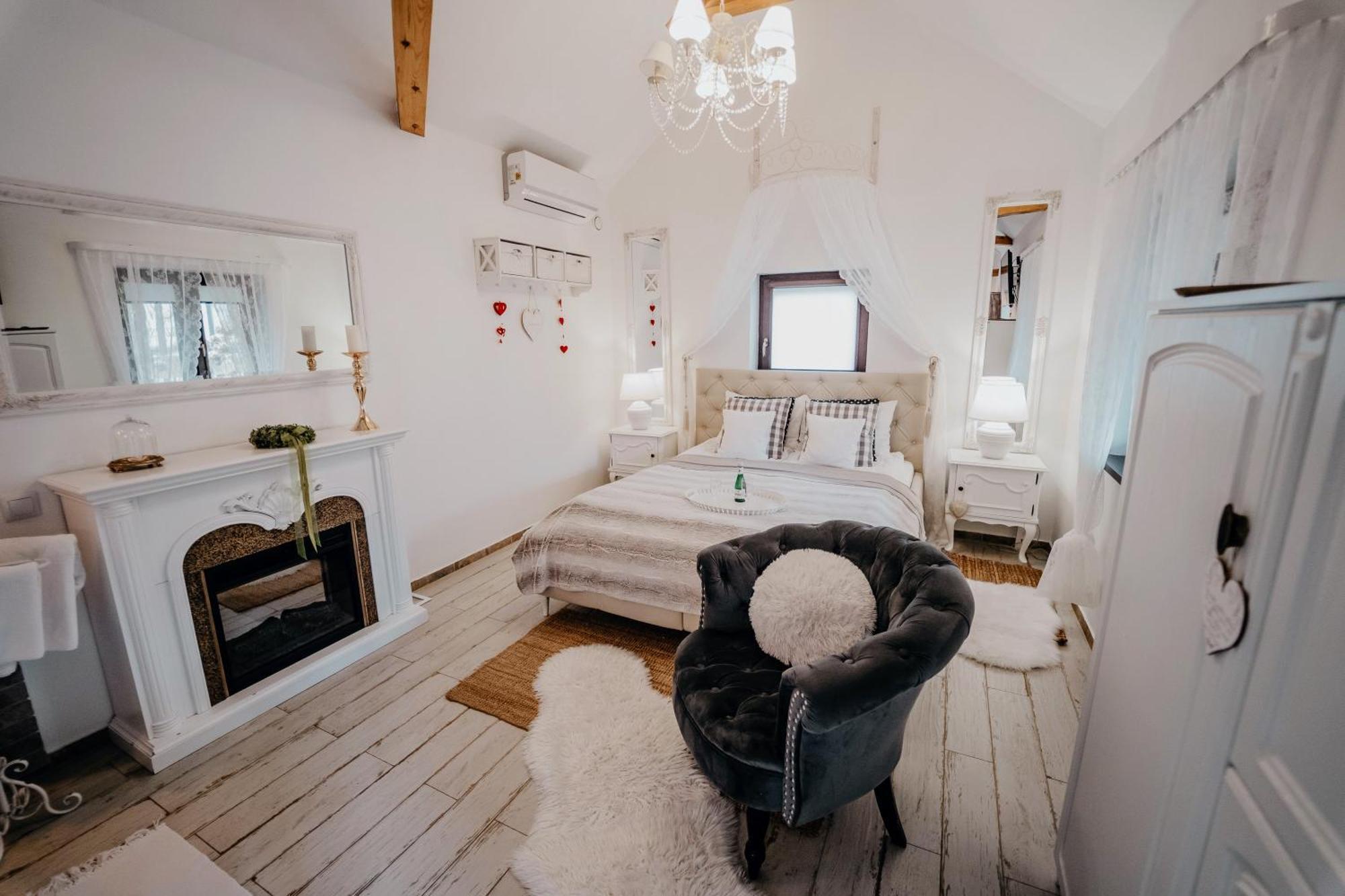Dom Dla Dwojga W Starym Mlynie W Brzeznicy Villa Brzeznica  Exteriör bild